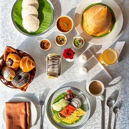 ไฮแอท เพลซ เกอร์กัน อุดย็อค วิหาร์ Hotel คูร์เคาน์ ภายนอก รูปภาพ A typical vegetarian meal served on board