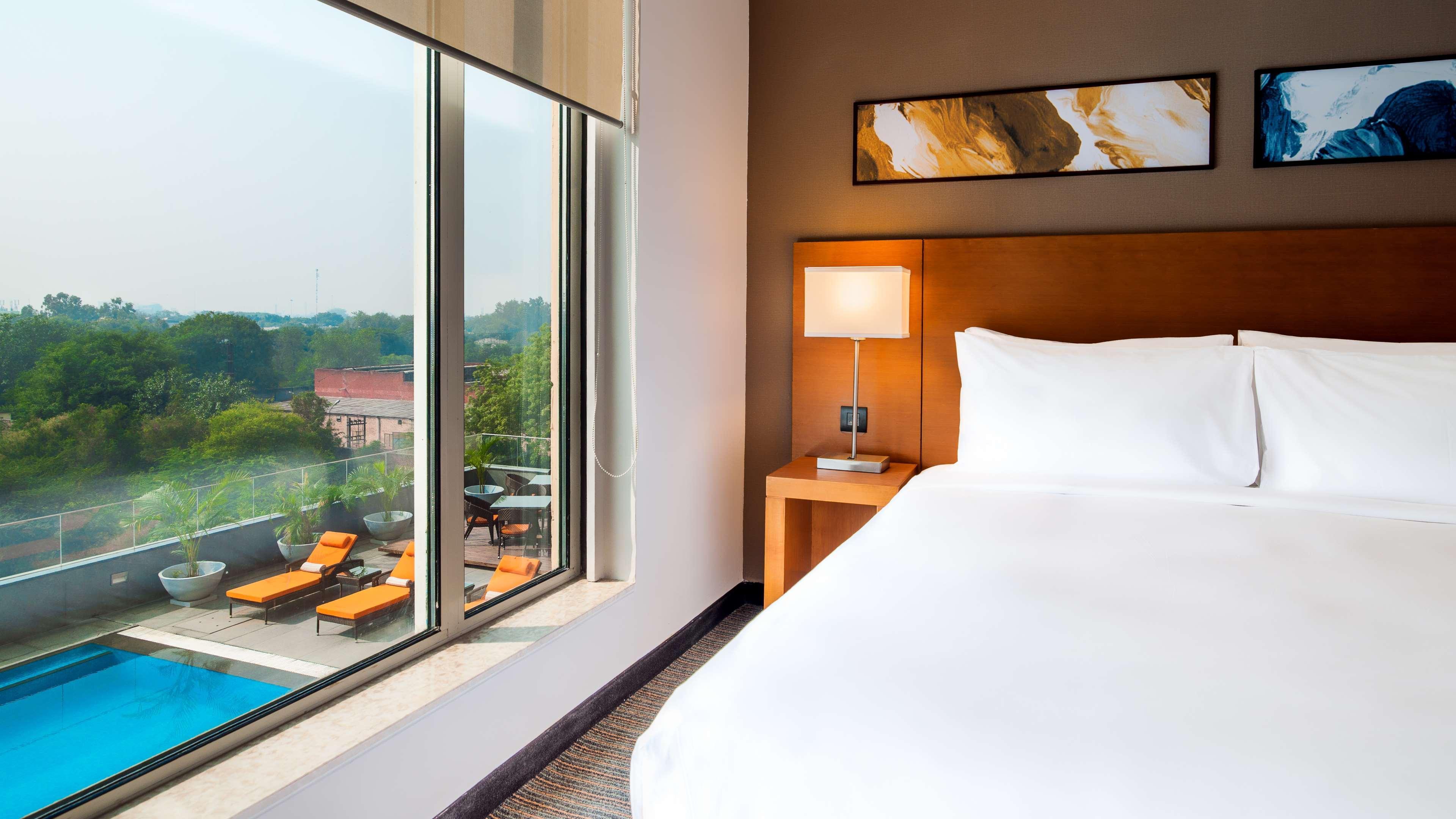 ไฮแอท เพลซ เกอร์กัน อุดย็อค วิหาร์ Hotel คูร์เคาน์ ภายนอก รูปภาพ A guest room at the hotel