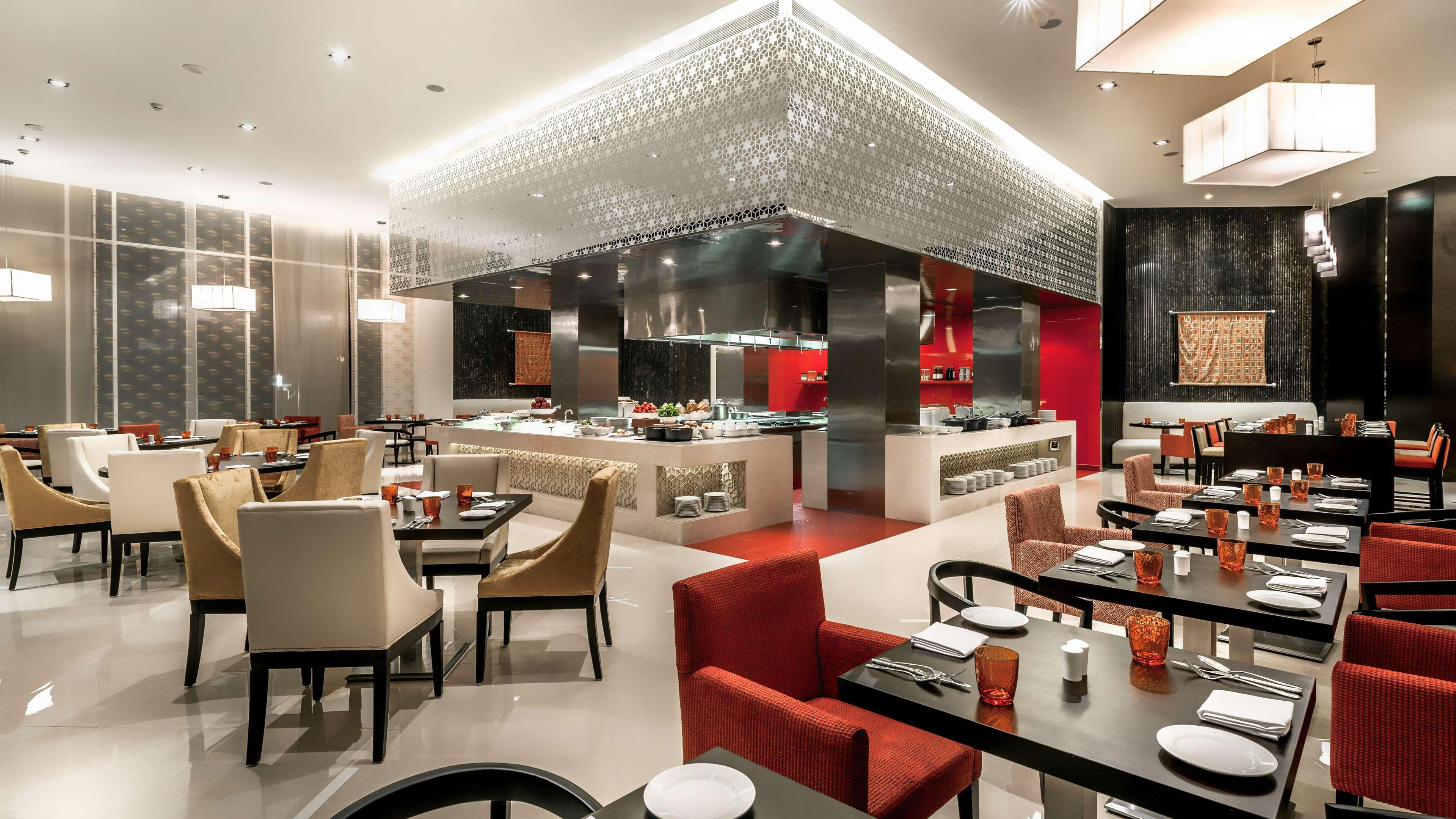ไฮแอท เพลซ เกอร์กัน อุดย็อค วิหาร์ Hotel คูร์เคาน์ ภายนอก รูปภาพ The restaurant