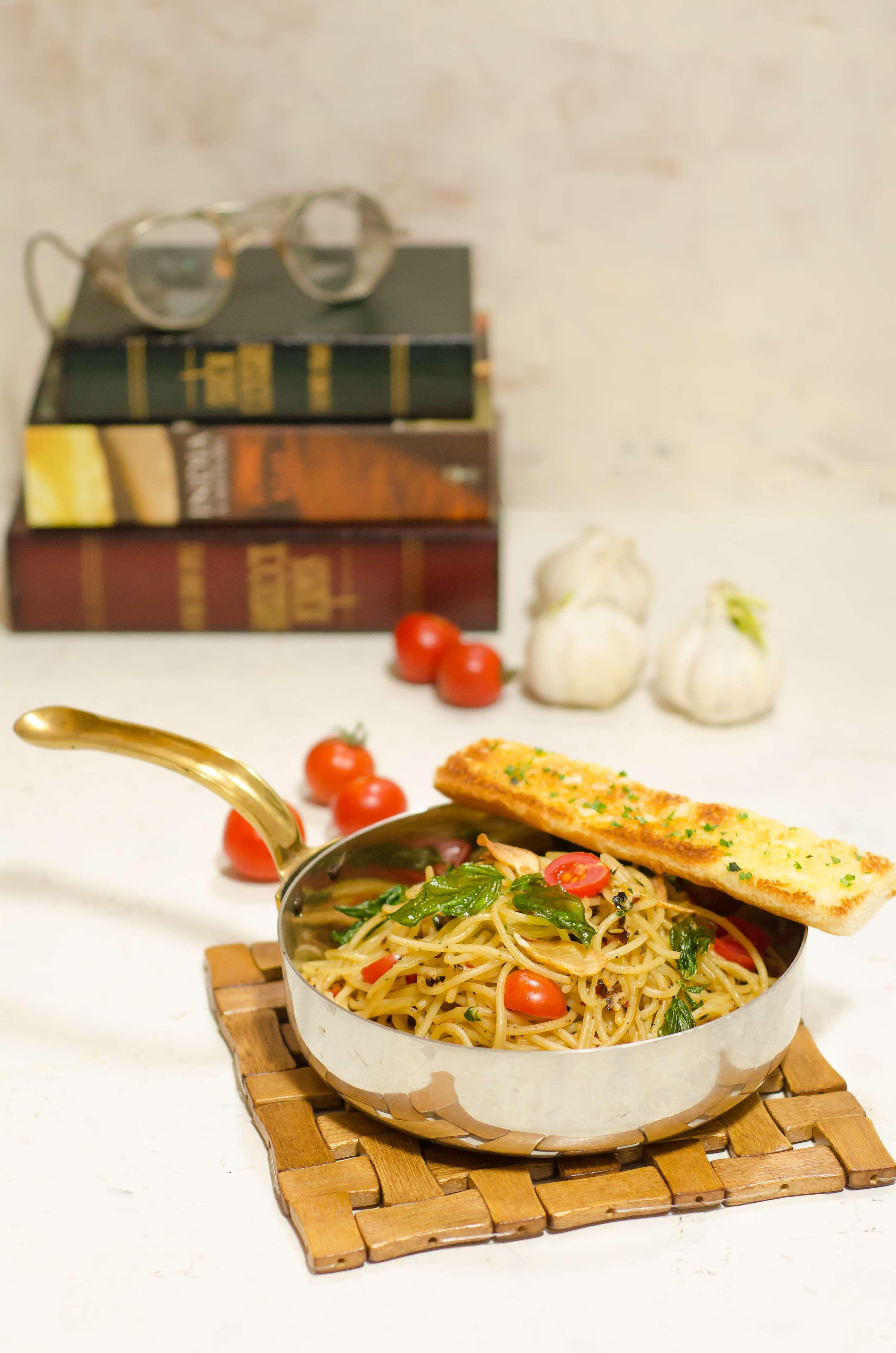 ไฮแอท เพลซ เกอร์กัน อุดย็อค วิหาร์ Hotel คูร์เคาน์ ภายนอก รูปภาพ Garlic bread with pasta
