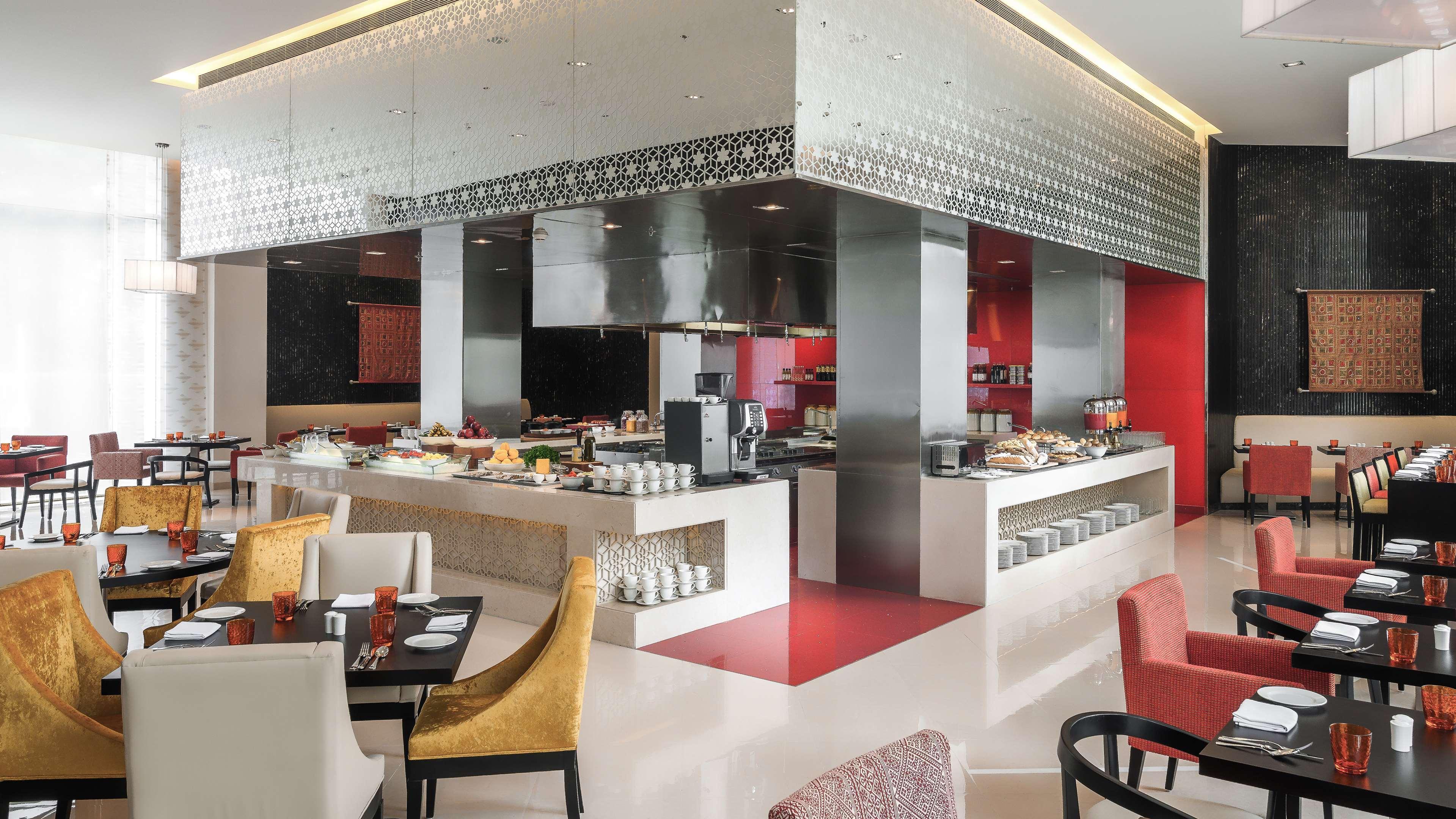 ไฮแอท เพลซ เกอร์กัน อุดย็อค วิหาร์ Hotel คูร์เคาน์ ภายนอก รูปภาพ The restaurant