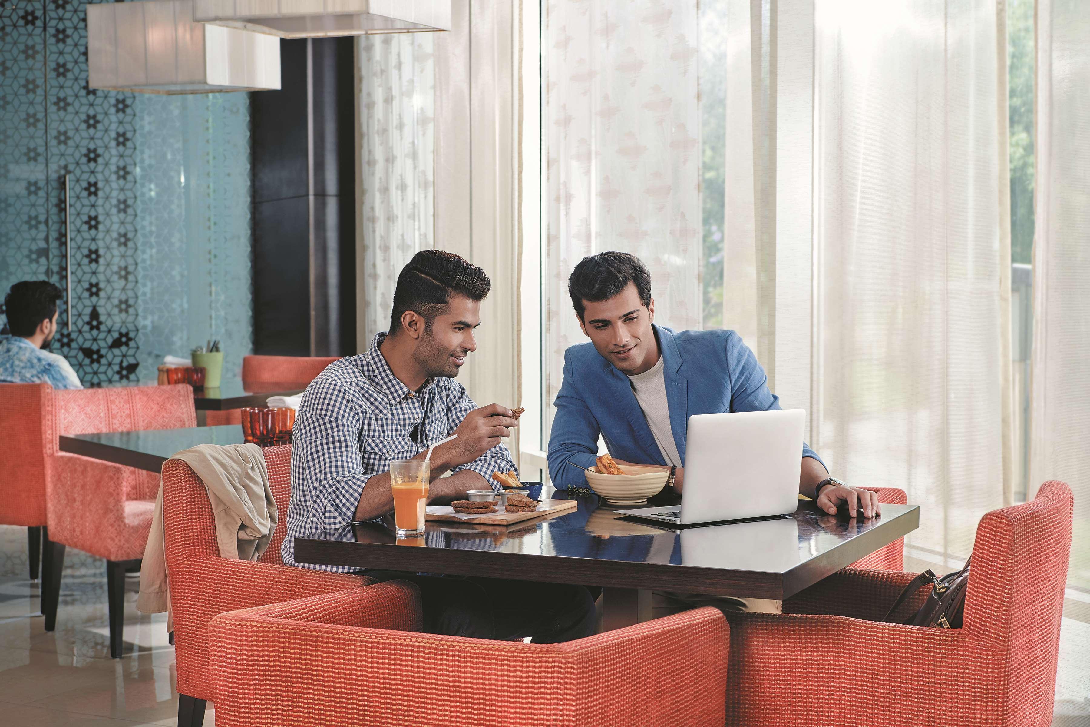 ไฮแอท เพลซ เกอร์กัน อุดย็อค วิหาร์ Hotel คูร์เคาน์ ภายนอก รูปภาพ The Lounge at Mumbai International Airport