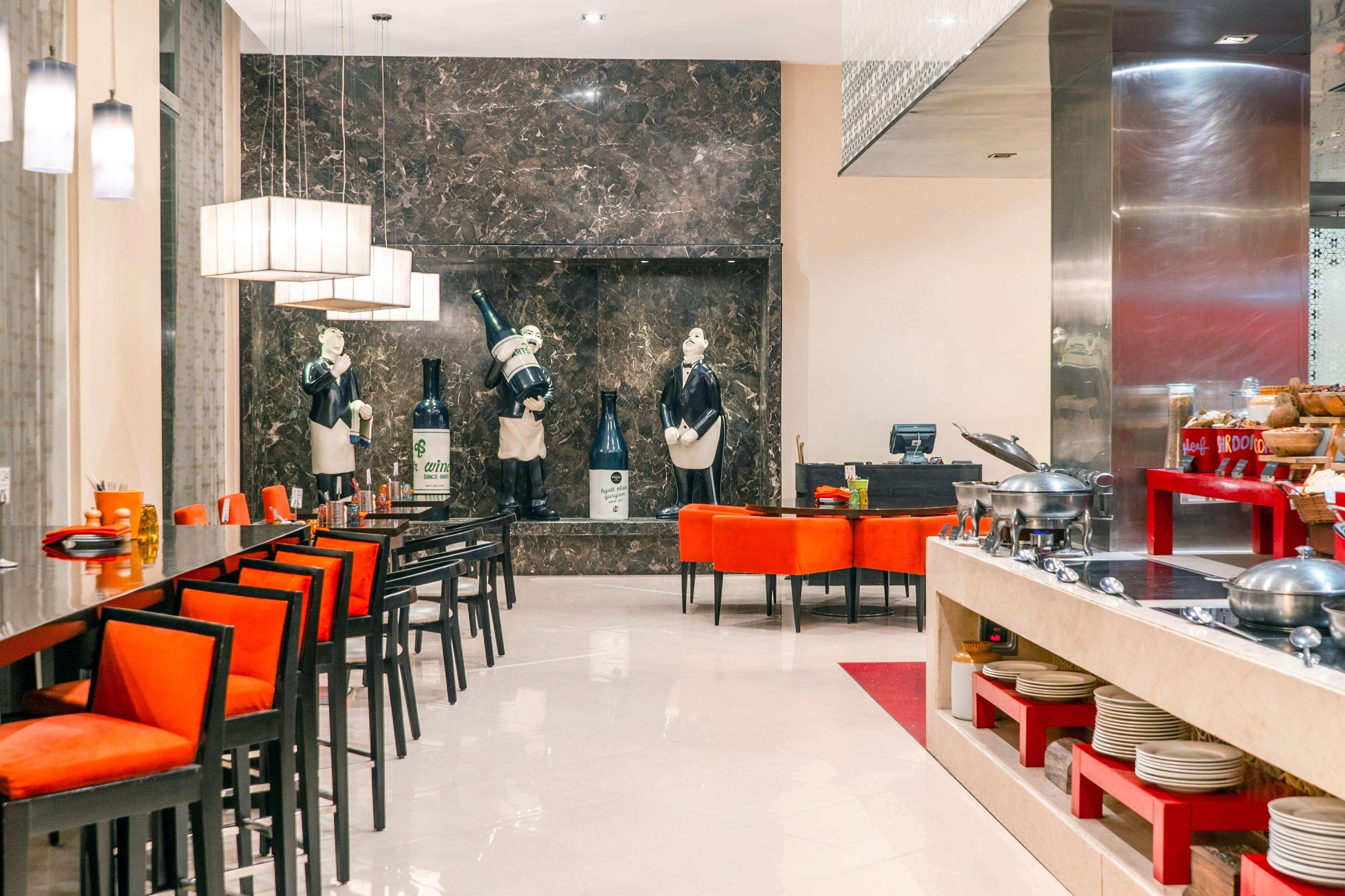 ไฮแอท เพลซ เกอร์กัน อุดย็อค วิหาร์ Hotel คูร์เคาน์ ภายนอก รูปภาพ The restaurant