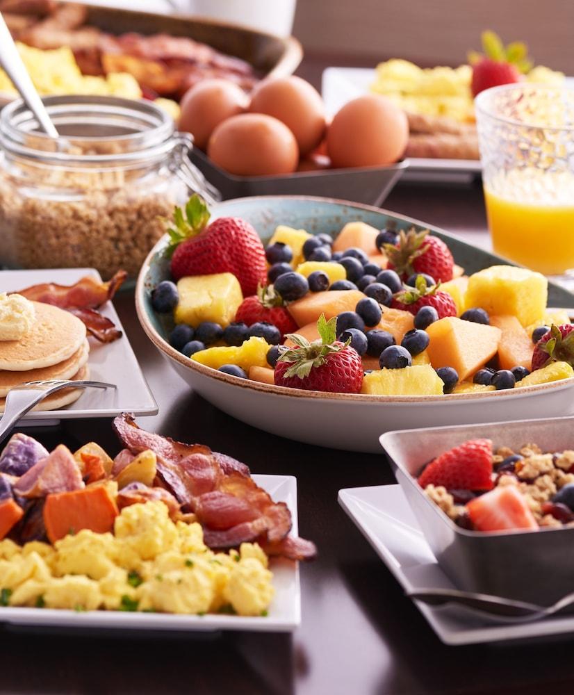 ไฮแอท เพลซ เกอร์กัน อุดย็อค วิหาร์ Hotel คูร์เคาน์ ภายนอก รูปภาพ Fruit salad