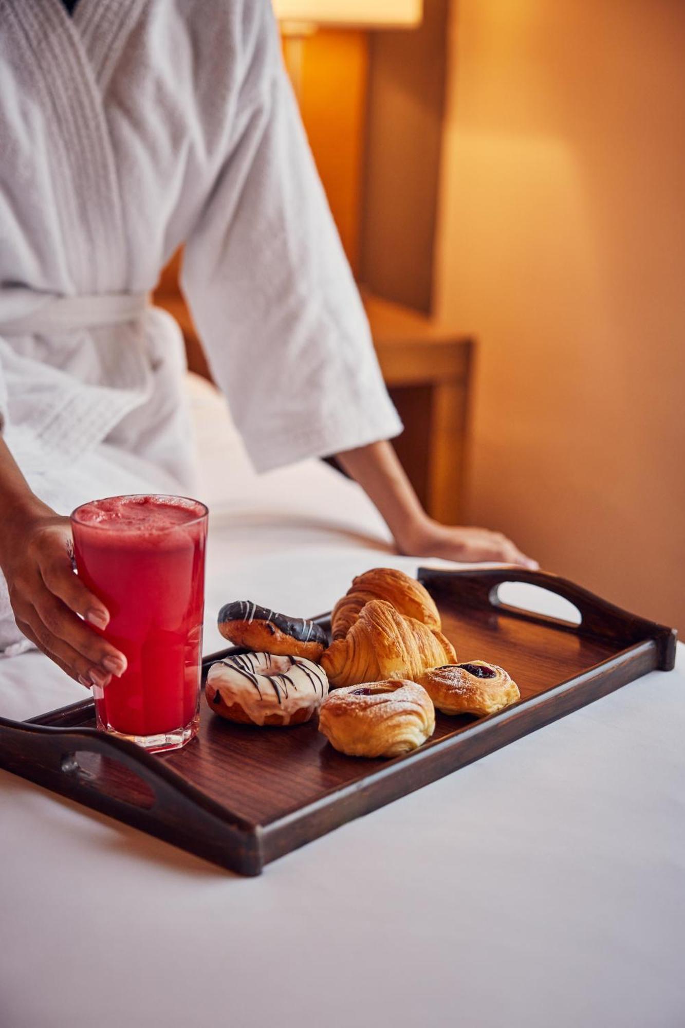 ไฮแอท เพลซ เกอร์กัน อุดย็อค วิหาร์ Hotel คูร์เคาน์ ภายนอก รูปภาพ Room service