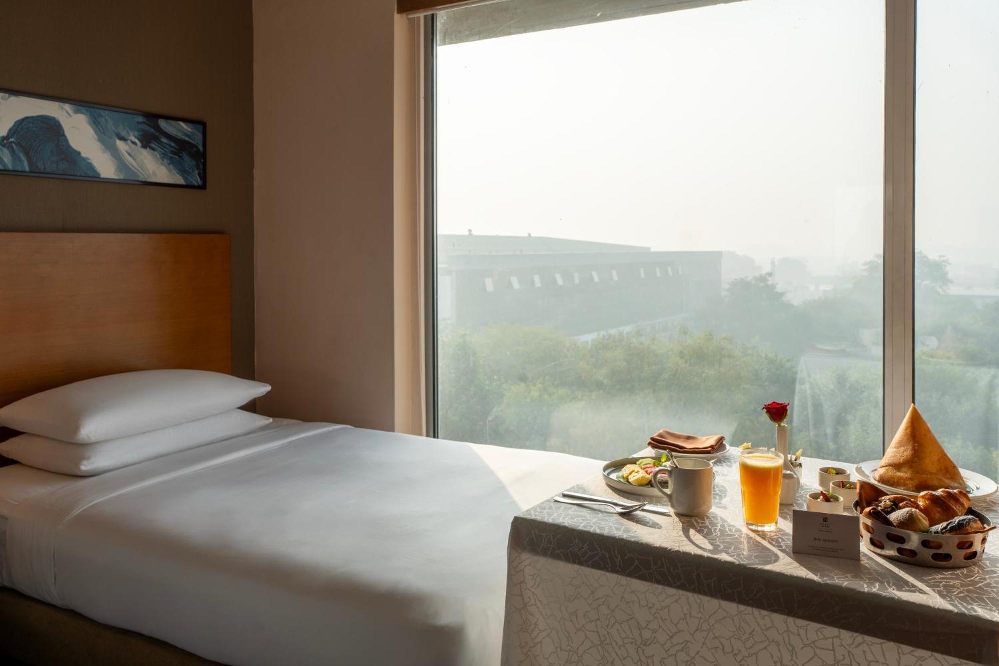 ไฮแอท เพลซ เกอร์กัน อุดย็อค วิหาร์ Hotel คูร์เคาน์ ภายนอก รูปภาพ A room at the hotel